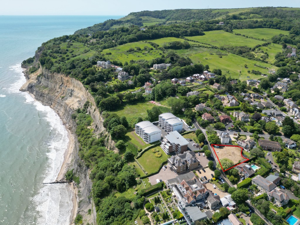 Lot: 57 - FREEHOLD DEVELOPMENT SITE WITH PLANNING FOR TWO DETACHED HOMES - Aerial view showing location